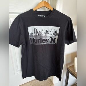 Hurley Men’s Large tee shirt crew neck black Chicago sky line